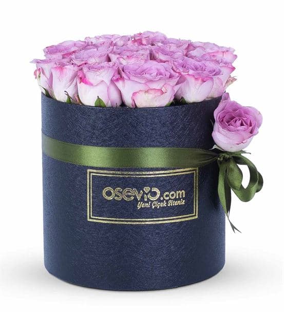 Boulogne Siyah Kutuda 19 Lilarenk Güller Aranjmanı