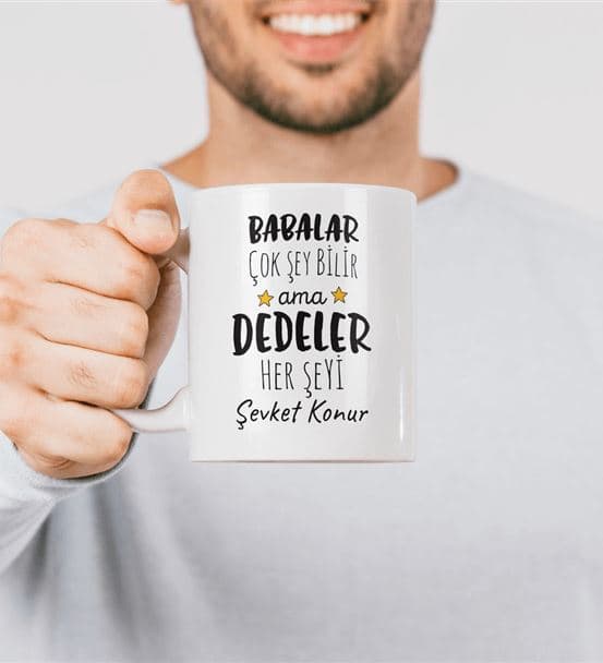 Dedeler Her Şeyi Bilir İsimli Yazılı Kupa Bardak
