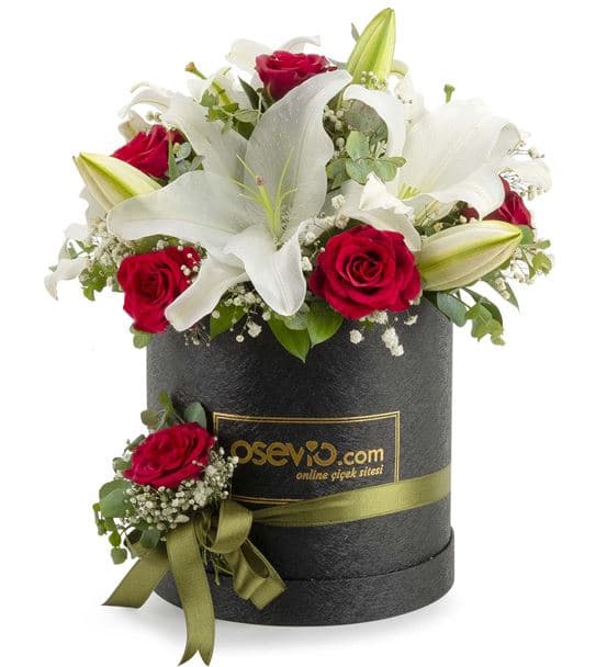 Kutuda Beyaz Lilyum ve Kırmızı Gül Aranjmanı